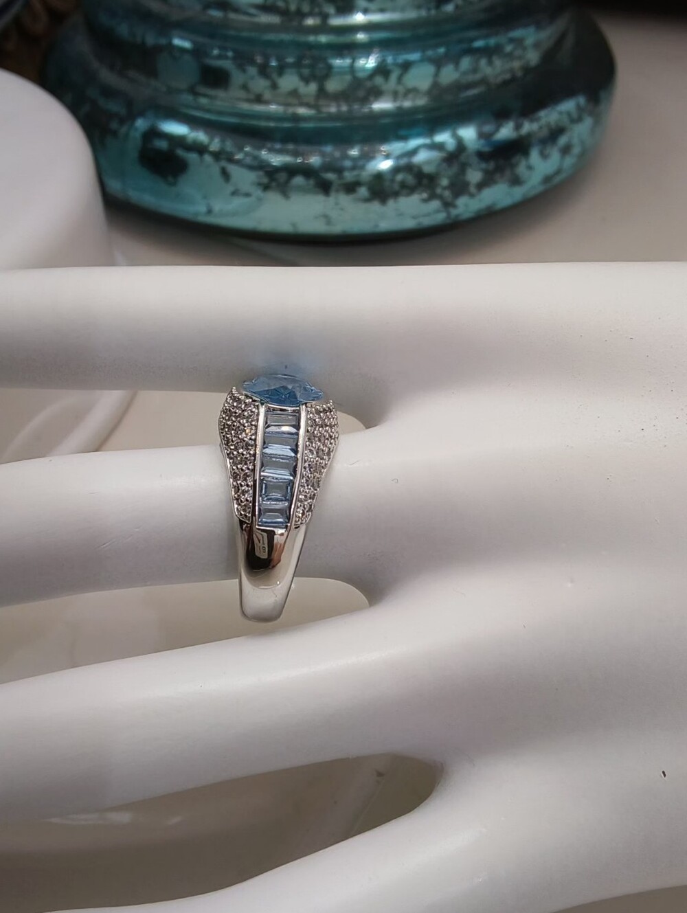 Blue Topaz & simulated Diamond accent ring, Sz.8 - Picture 3 of 5